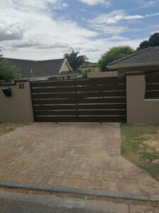 Motorized cladding gate
