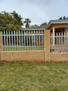 Palisade fencing